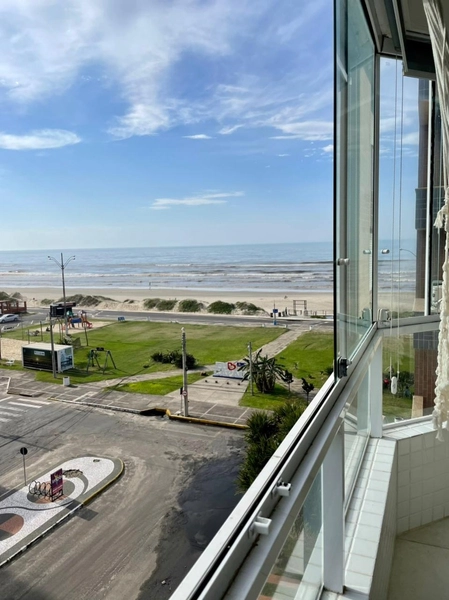 Três dormitórios com vista mar eterna!!