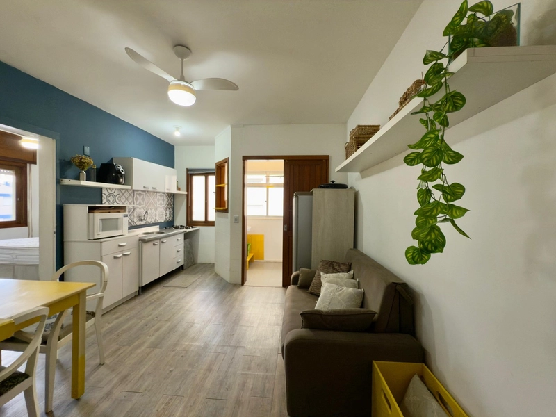Apartamento de 1 dormitório com box de garagem em Capão da Canoa: 2ª foto da galeria de imagens do imóvel
