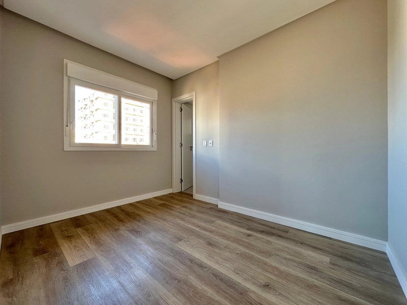 Dois dormitórios, nunca habitado, de frente e vista mar!..: 9ª foto da galeria de imagens do imóvel