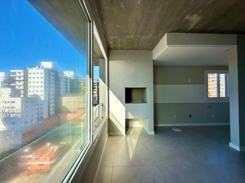 Dois dormitórios, nunca habitado, de frente e vista mar!..