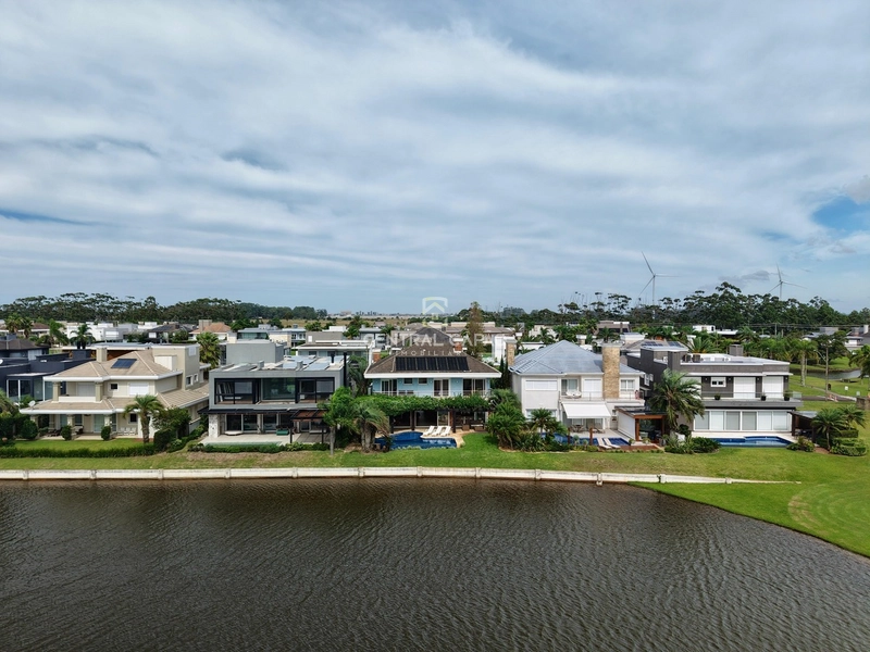 Sobrado 5 suítes beira lago à venda no Bosques de Atlântida: 2ª foto da galeria de imagens do imóvel