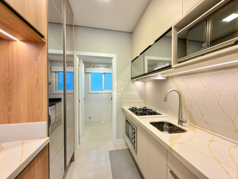 Apartamento 2 dormitórios com sacada de frente à uma quadra do mar: 9ª foto da galeria de imagens do imóvel