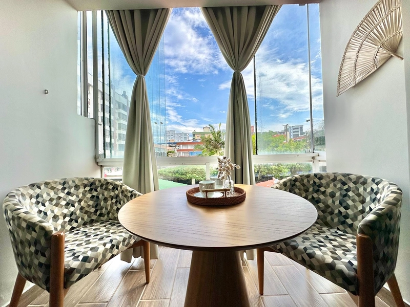 Sacada de Frente: 2ª foto da galeria de imagens do imóvel