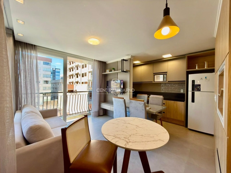 Apartamento de 2 suítes decorado próximo ao mar em Capão da Canoa