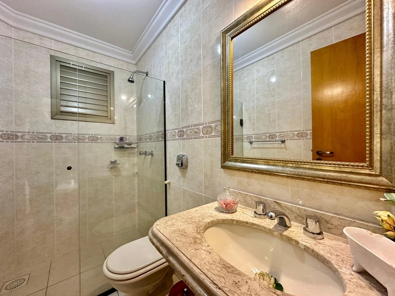 APARTAMENTO À VENDA COM VISTA PARA MAR E PRAÇA - RARIDADE: 18ª foto da galeria de imagens do imóvel