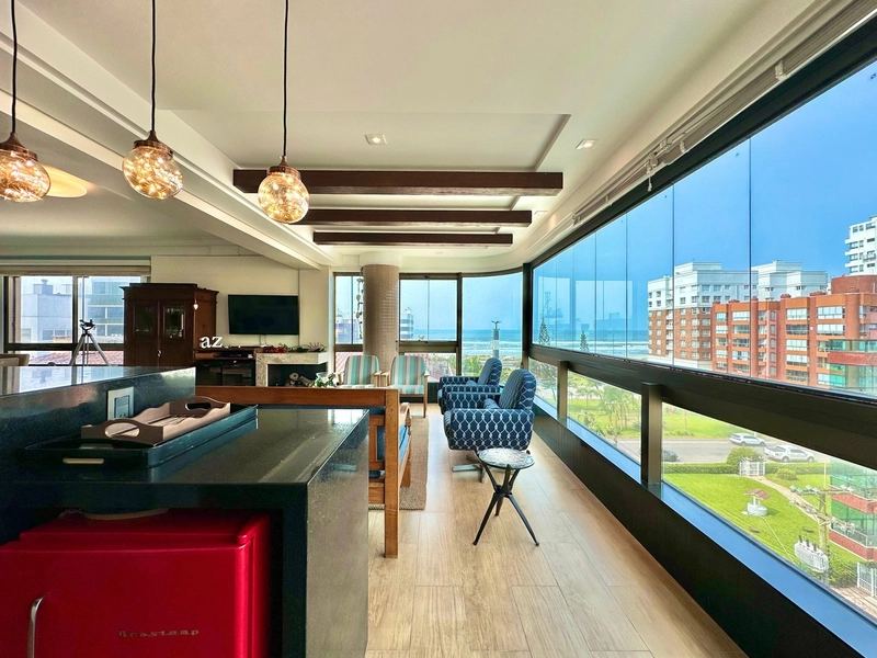 APARTAMENTO À VENDA COM VISTA PARA MAR E PRAÇA - RARIDADE: 3ª foto da galeria de imagens do imóvel