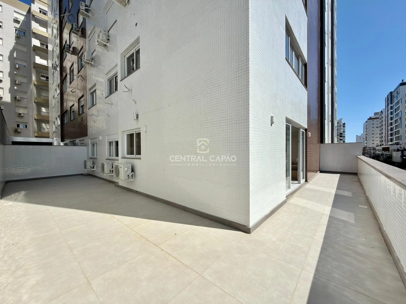 Apartamento 2 dormitórios com sacada de frente à venda em Capão: 3ª foto da galeria de imagens do imóvel