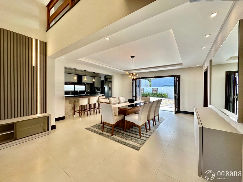 CASA DE ALTO PADRÃO À VENDA EM ATLÂNTIDA: 4ª foto da galeria de imagens do imóvel