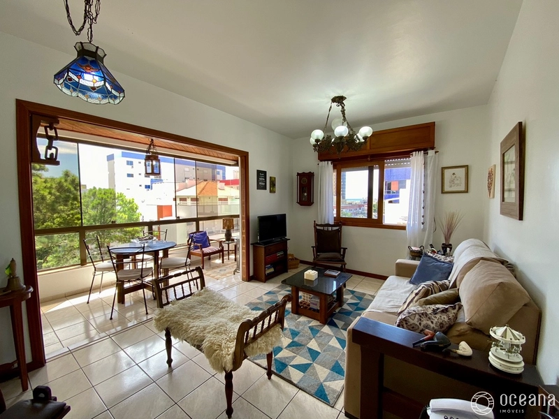 Apartamento de frente com 02 dormitórios + dependência no centro: 1ª foto da galeria de imagens do imóvel