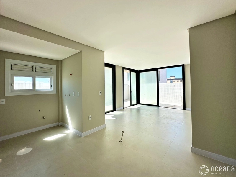APARTAMENTO COM TERRAÇO A POUCOS METROS DO MAR: 3ª foto da galeria de imagens do imóvel