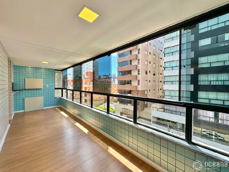 APARTAMENTO À VENDA COM SACADA DE FRENTE: 2ª foto da galeria de imagens do imóvel