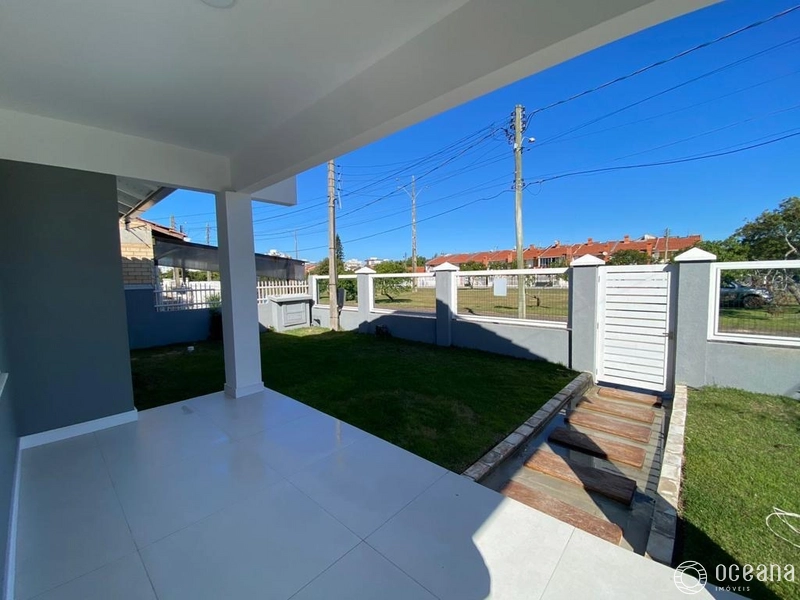 Casa com Piscina na Zona Nova em Capão da Canoa: 1ª foto da galeria de imagens do imóvel