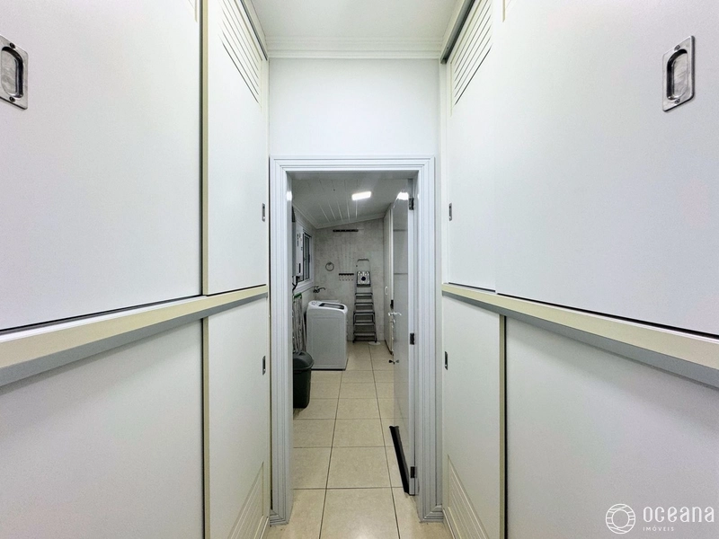 AMPLO APARTAMENTO DE 03 DORMITÓRIOS COM SACADA DE FRENTE E VISTA MAR: 15ª foto da galeria de imagens do imóvel