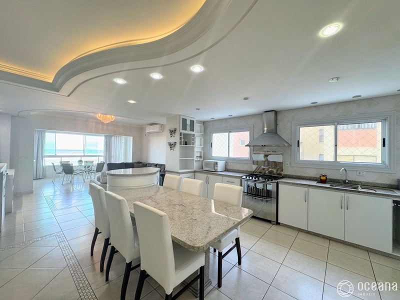 AMPLO APARTAMENTO DE 03 DORMITÓRIOS COM SACADA DE FRENTE E VISTA MAR: 9ª foto da galeria de imagens do imóvel