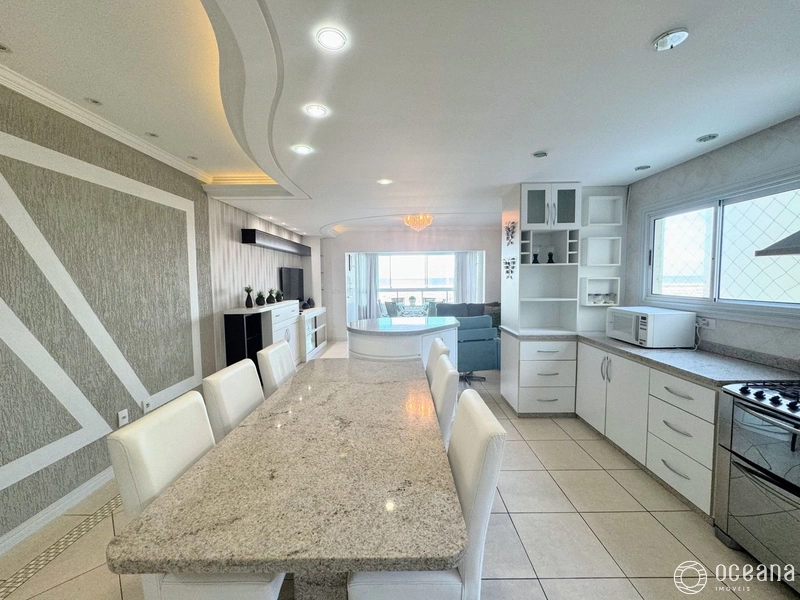 AMPLO APARTAMENTO DE 03 DORMITÓRIOS COM SACADA DE FRENTE E VISTA MAR: 7ª foto da galeria de imagens do imóvel