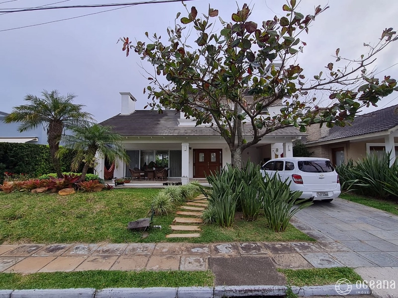 SOBRADO CLÁSSICO EM CONDOMÍNIO FECHADO EM XANGRI-LÁ!