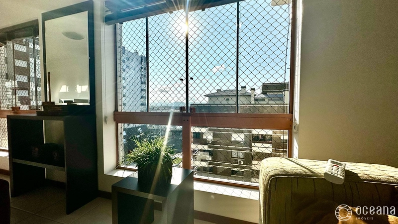 APARTAMENTO DE 02 DORMITÓRIOS, 01 SUÍTE E 02 VAGAS DE GARAGEM À VENDA!: 3ª foto da galeria de imagens do imóvel