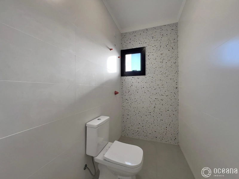 CASA TERRENO INTEIRO - LADO MAR - MODERNA - NOVA NUNCA HABITADA: 8ª foto da galeria de imagens do imóvel