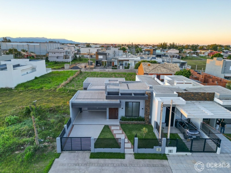 CASA TERRENO INTEIRO - LADO MAR - MODERNA - NOVA NUNCA HABITADA: 4ª foto da galeria de imagens do imóvel