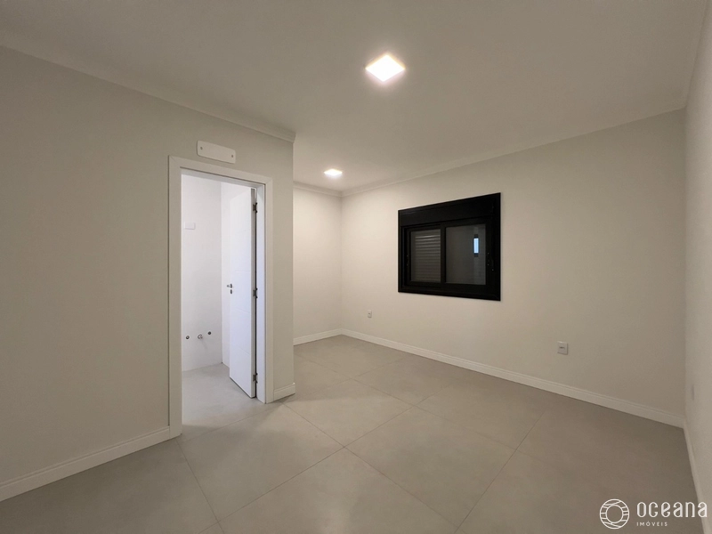 CASA TERRENO INTEIRO - LADO MAR - MODERNA - NOVA NUNCA HABITADA: 10ª foto da galeria de imagens do imóvel