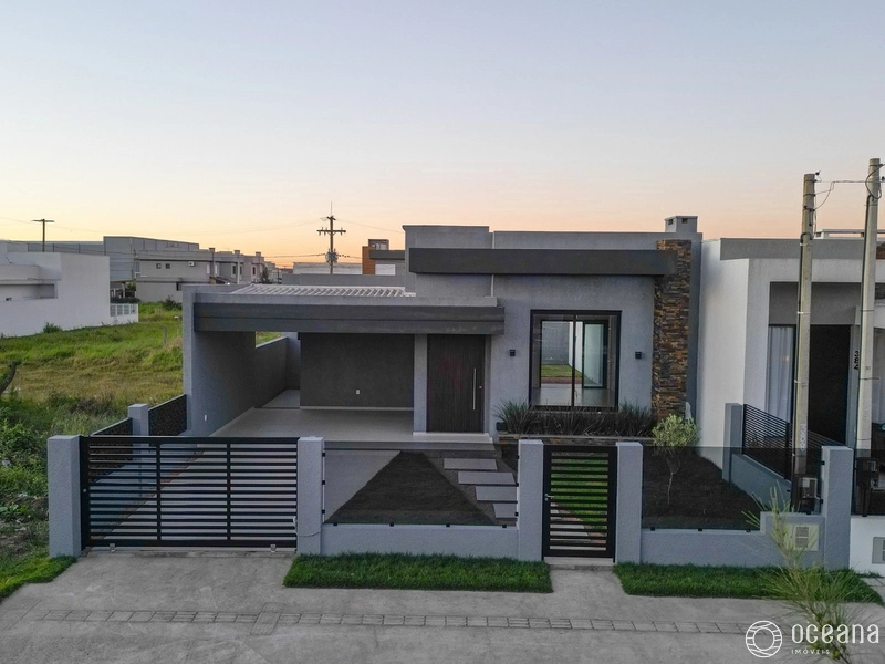 CASA TERRENO INTEIRO - LADO MAR - MODERNA - NOVA NUNCA HABITADA: 1ª foto da galeria de imagens do imóvel