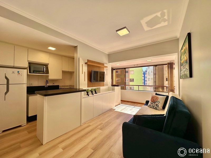 1 dormitorio com vaga, piscina, e playground junto a praça!