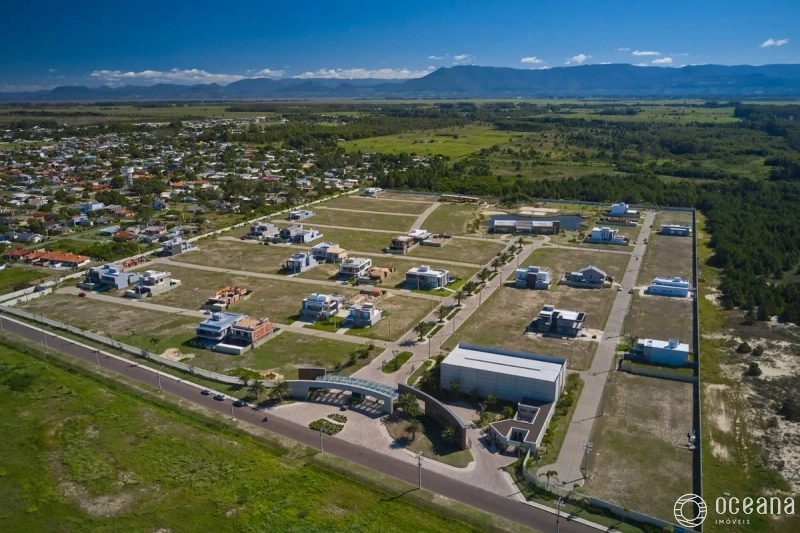 TERRENO MEDINDO 12x25m² EM CONDOMÍNIO FECHADO NA PRAIA DE CURIMIM!: 1ª foto da galeria de imagens do imóvel