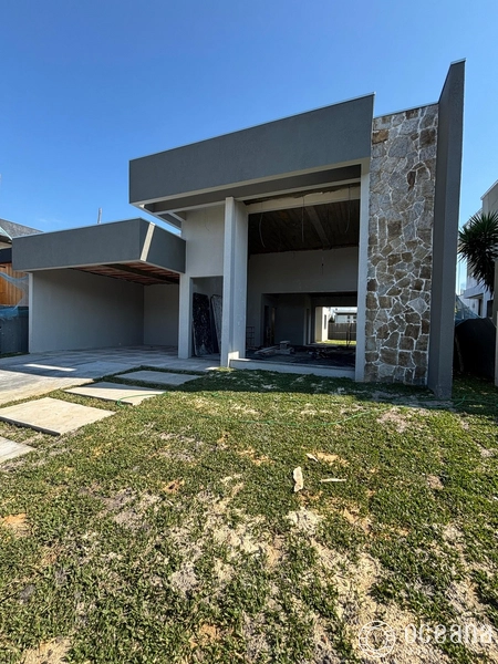 CASA EM CONDOMINIO FECHADO