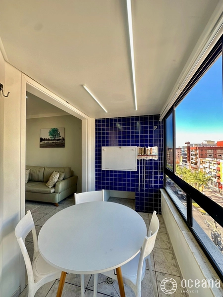 Apartamento com sacada de frente e vista para o mar: 1ª foto da galeria de imagens do imóvel