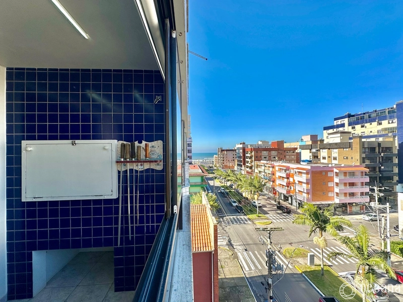 Apartamento com sacada de frente e vista para o mar: 2ª foto da galeria de imagens do imóvel