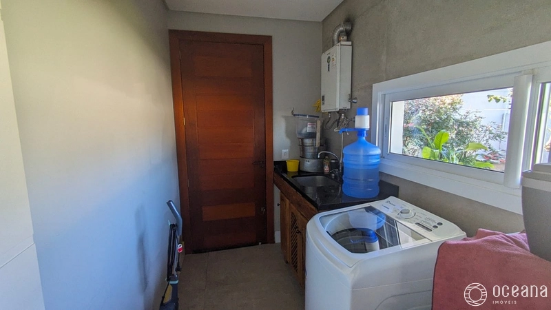 CASA COM PÉ DIREITO ALTO COM 06 ANOS DE CONSTRUÇÃO!: 21ª foto da galeria de imagens do imóvel