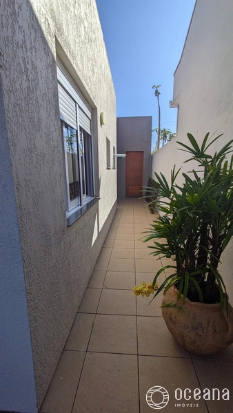 CASA COM PÉ DIREITO ALTO COM 06 ANOS DE CONSTRUÇÃO!: 22ª foto da galeria de imagens do imóvel