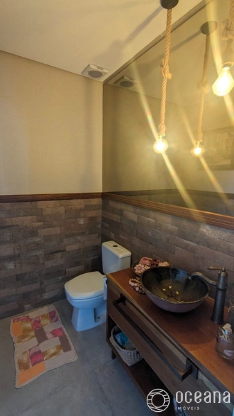 CASA COM PÉ DIREITO ALTO COM 06 ANOS DE CONSTRUÇÃO!: 10ª foto da galeria de imagens do imóvel