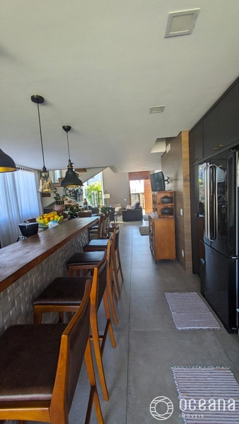 CASA COM PÉ DIREITO ALTO COM 06 ANOS DE CONSTRUÇÃO!: 4ª foto da galeria de imagens do imóvel