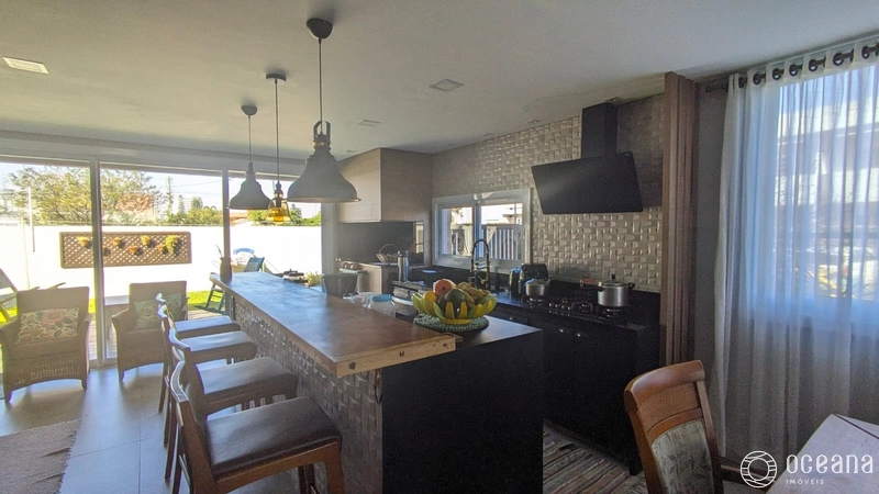 CASA COM PÉ DIREITO ALTO COM 06 ANOS DE CONSTRUÇÃO!: 3ª foto da galeria de imagens do imóvel