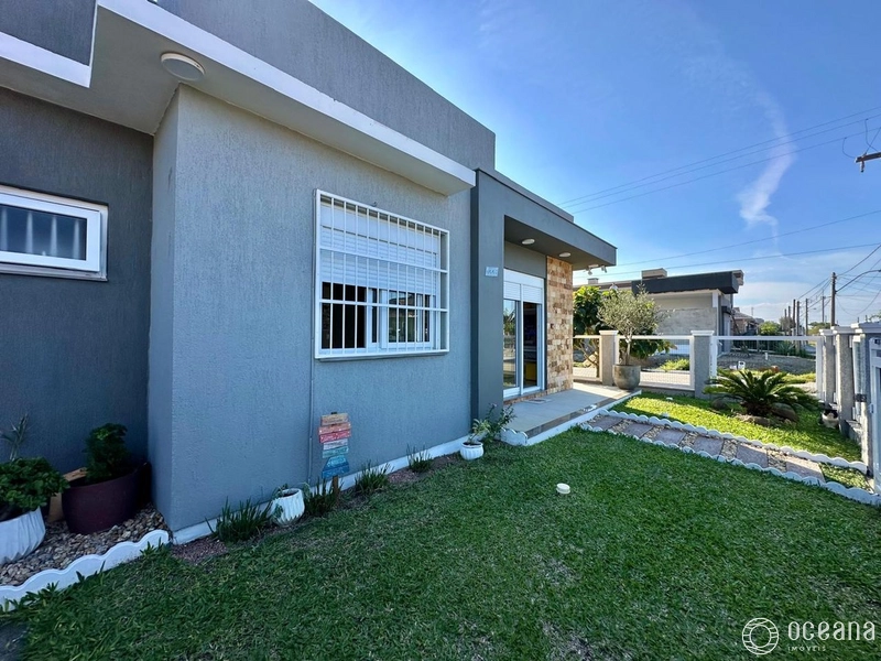 CASA DE ESQUINA EM ATLÂNTIDA SUL: 2ª foto da galeria de imagens do imóvel