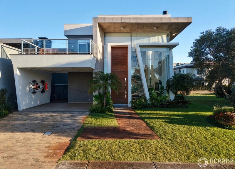 CASA EM CONDOMINIO FECHADO EM FRENTE A INFRAESTRUTURA!