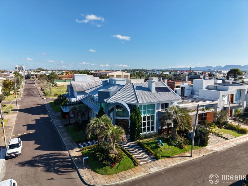 CASA À VENDA EM CONDOMÍNIO FECHADO!