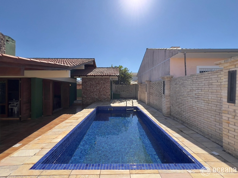 Casa à Venda no Centro de Xangri-Lá: 3ª foto da galeria de imagens do imóvel