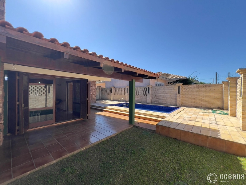 Casa à Venda no Centro de Xangri-Lá: 4ª foto da galeria de imagens do imóvel