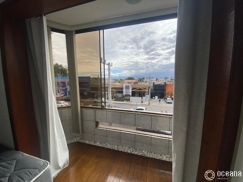 Apartamento com sacada e vista liberada!