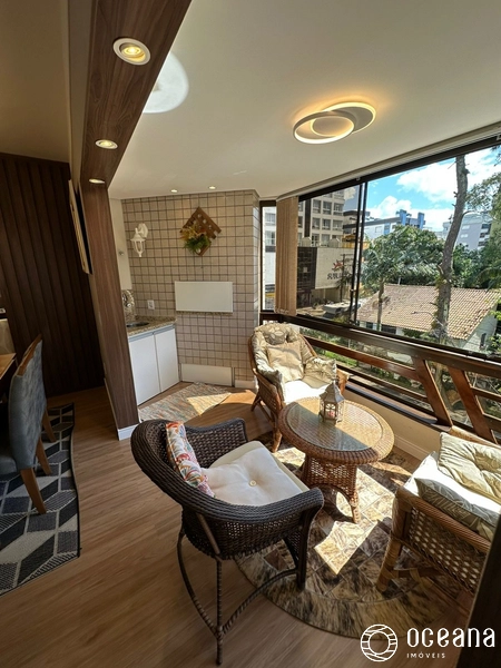 apartamento 2 dormitórios com dependência no centro de capão da canoa