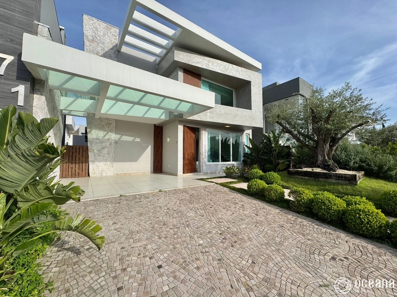 Casa em condomínio fechado mob & Dec com 04 suítes!