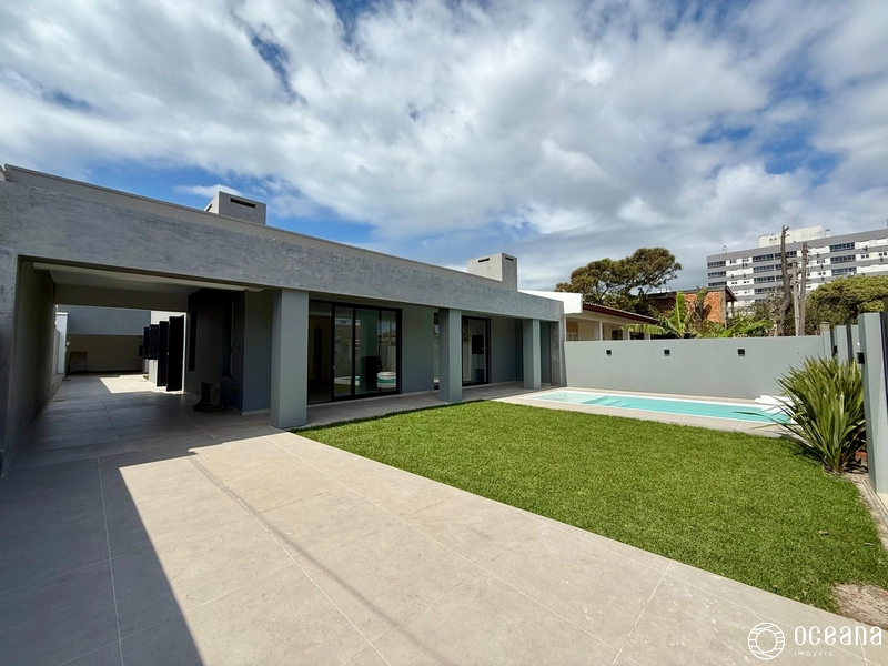 Casa nova 5 suíte no centro de capão da canoa: 2ª foto da galeria de imagens do imóvel