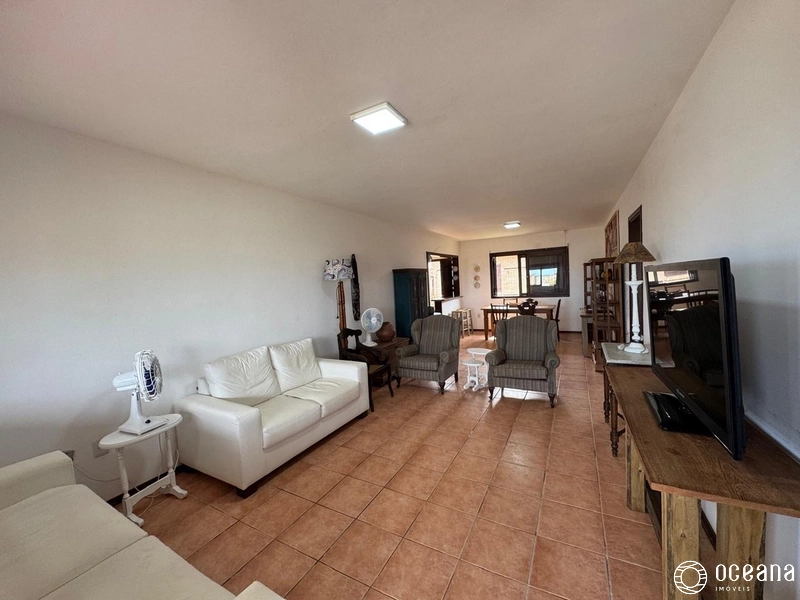 CASA COM 04 SUÍTES E ANEXO NOS FUNDOS: 3ª foto da galeria de imagens do imóvel