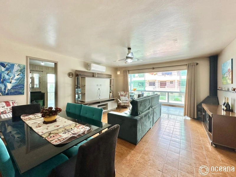 Apartamento de 02 dormitórios + dependência no bairro Zona Nova