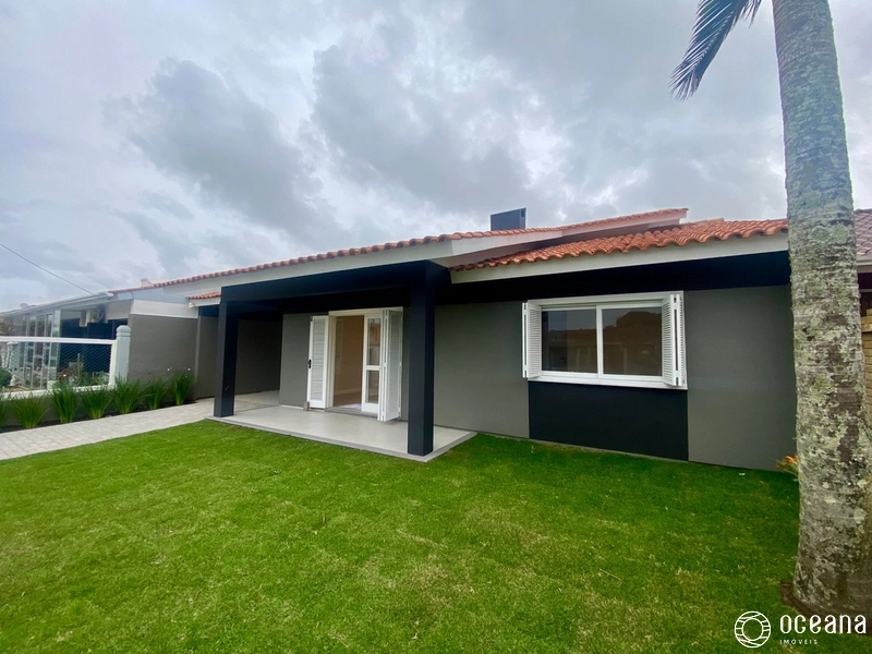 CASA TÉRREA NO CENTRO DE XANGRI-LÁ, FRENTE LESTE, DIVISA COM ATLÂNTIDA: 1ª foto da galeria de imagens do imóvel