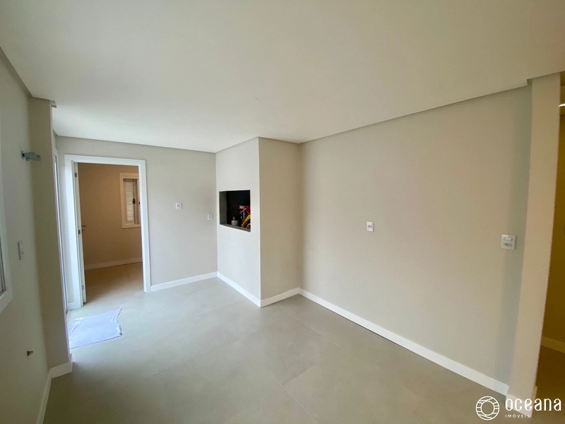 CASA TÉRREA NO CENTRO DE XANGRI-LÁ, FRENTE LESTE, DIVISA COM ATLÂNTIDA: 7ª foto da galeria de imagens do imóvel