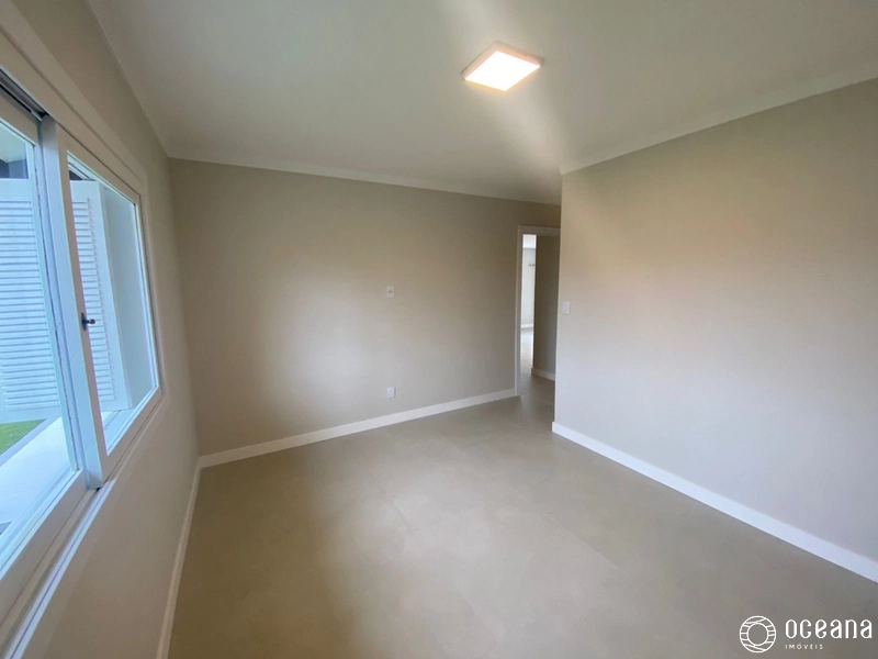 CASA TÉRREA NO CENTRO DE XANGRI-LÁ, FRENTE LESTE, DIVISA COM ATLÂNTIDA: 12ª foto da galeria de imagens do imóvel