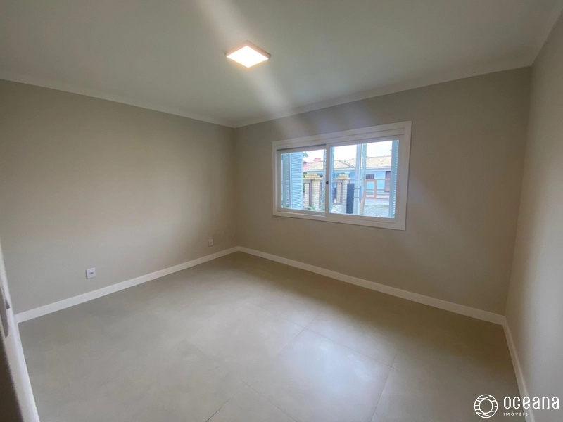 CASA TÉRREA NO CENTRO DE XANGRI-LÁ, FRENTE LESTE, DIVISA COM ATLÂNTIDA: 10ª foto da galeria de imagens do imóvel